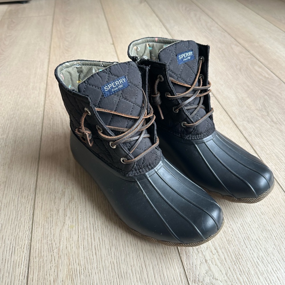 Sperry Saltwater™ Quilted Duck Boot size 8 black